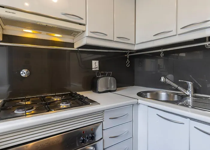 Chiado Center 1bdr Flat By Lovelystay