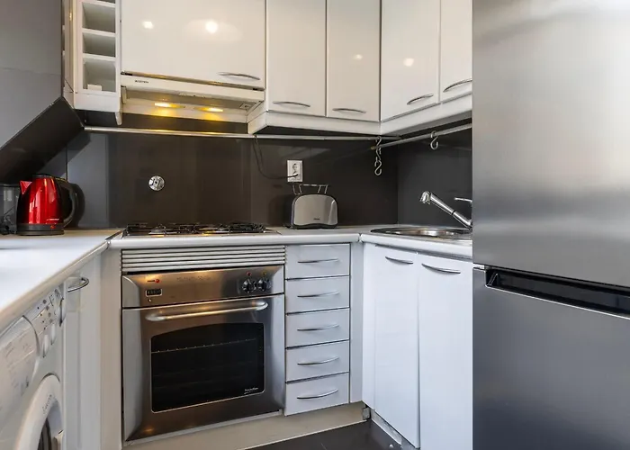 Chiado Center 1bdr Flat By Lovelystay